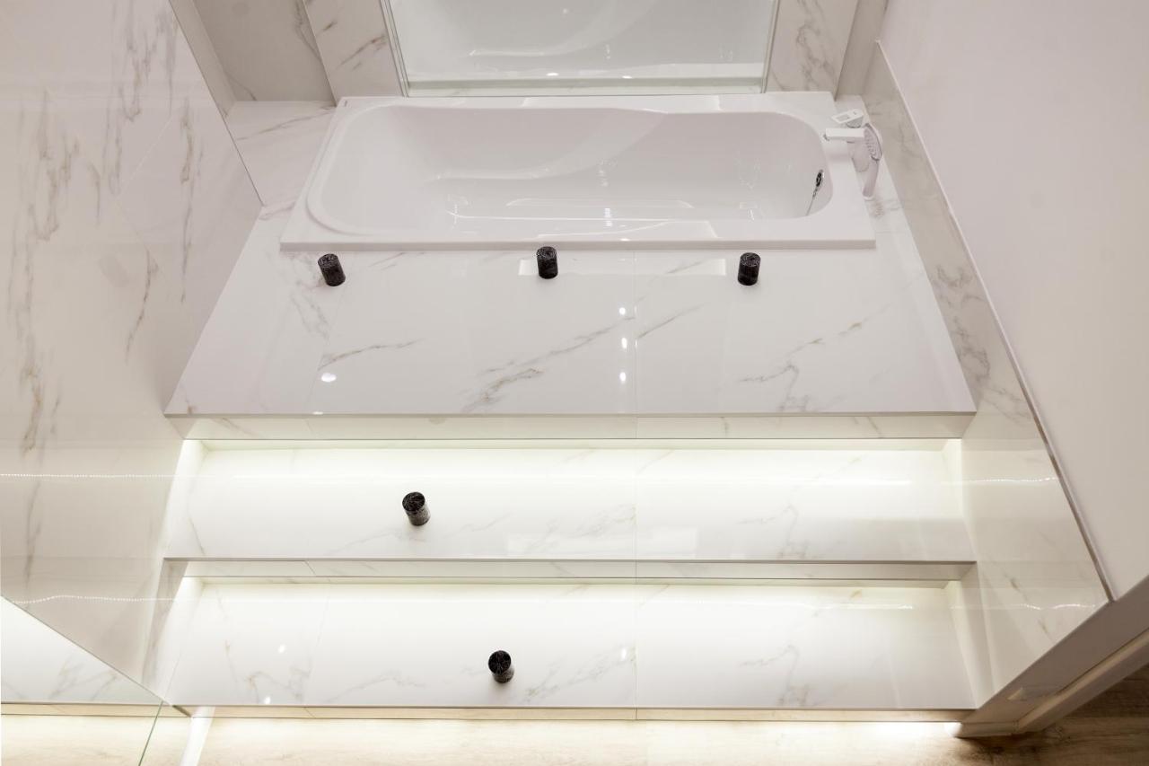 Royal Stylish Apartment In The Old City ลวีฟ ภายนอก รูปภาพ